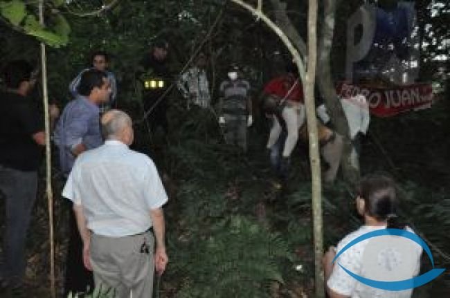 Hombre se quita la vida colg�ndose de un �rbol 