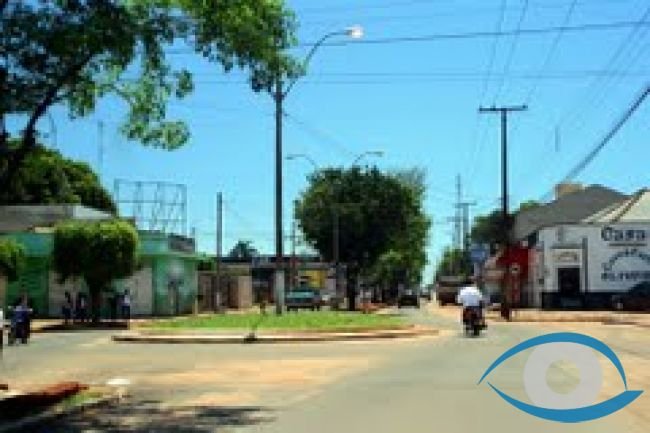 Desconocidos balean camioneta estacionada en el centro 