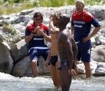 futbolista-es-acusado-de-tener-el-pajarito-demasiado-grande-