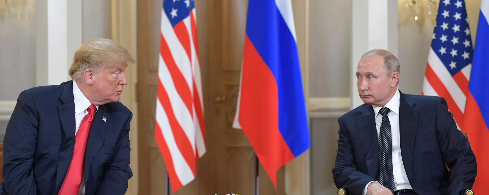 El encuentro de los presidentes de EEUU y Rusia, Vladímir Putin y Donald Trump, en la ciudad de Helsinki - Sputnik Mundo, 1920, 13.02.2026