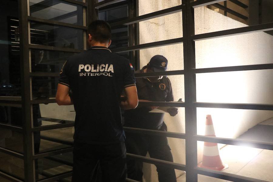 Intervención de agentes de Interpol.