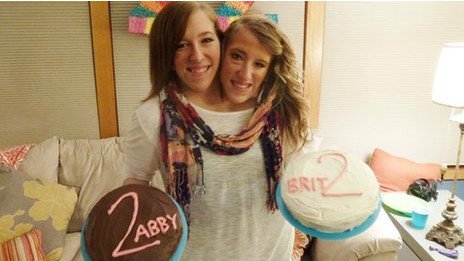 Abbey y Brittany Hensel